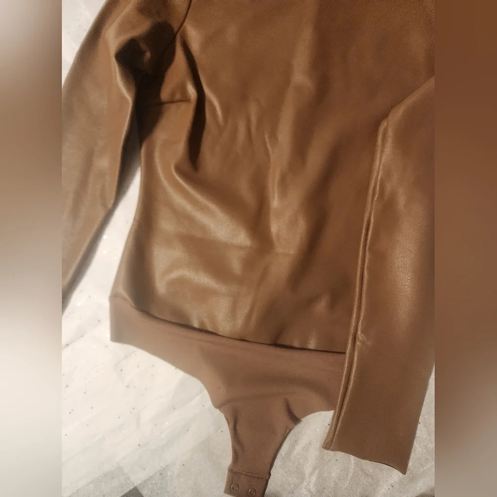SKIMS FAUX LEATER BODYSUIT SIZE L NEW - Picture 9 of 15